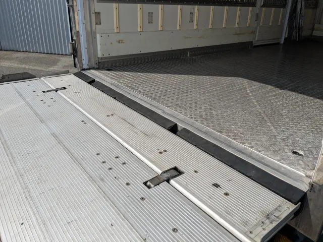 いすゞ エルフ TPG-NPR85AN(2WD)の写真35