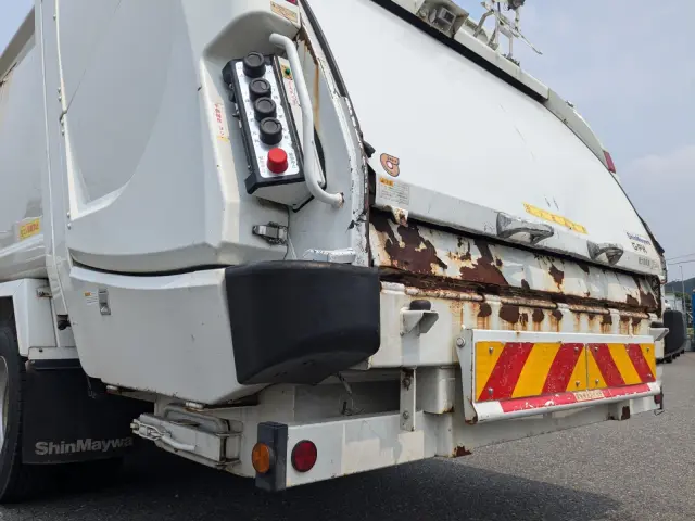 いすゞ フォワード 2PG-FRR90S1(2WD)の写真7