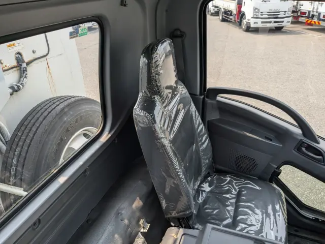 いすゞ フォワード 2PG-FRR90S1(2WD)の写真32