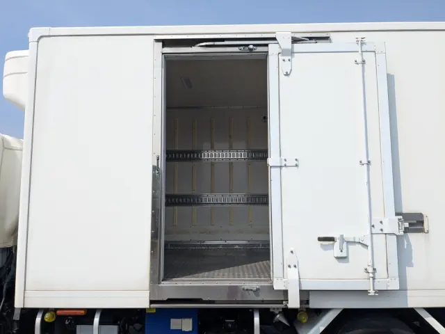 日野 デュトロ TPG-XZU712M(2WD)の写真28