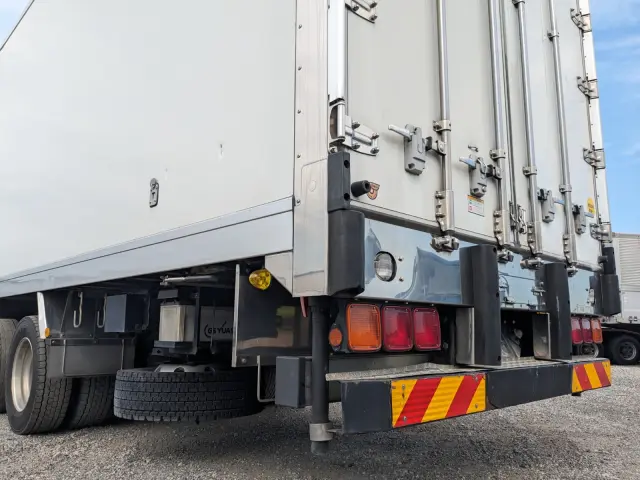 日野 プロフィア 2DG-FW1AHJ(8x4)の写真8