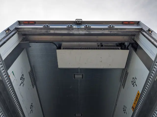 日野 プロフィア 2DG-FW1AHJ(8x4)の写真11