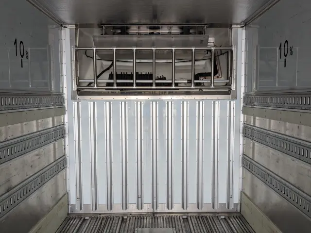 日野 プロフィア 2DG-FW1AHJ(8x4)の写真18