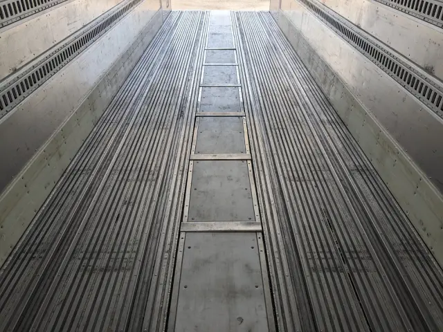 日野 プロフィア 2DG-FW1AHJ(8x4)の写真19