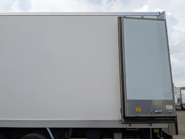 日野 プロフィア 2DG-FW1AHJ(8x4)の写真22