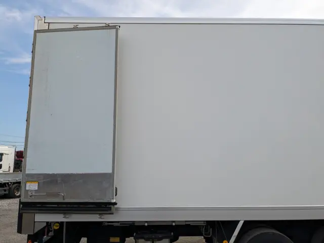 日野 プロフィア 2DG-FW1AHJ(8x4)の写真30