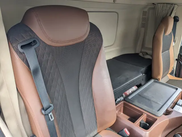 日野 プロフィア 2DG-FW1AHJ(8x4)の写真41