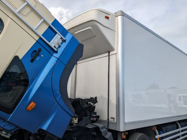 日野 プロフィア 2DG-FW1AHJ(8x4)の写真47