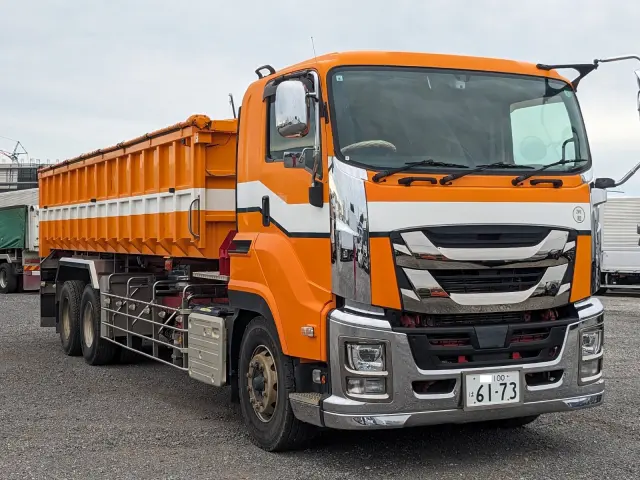 いすゞ ギガ 2PG-CYM77C(6x2)の写真2