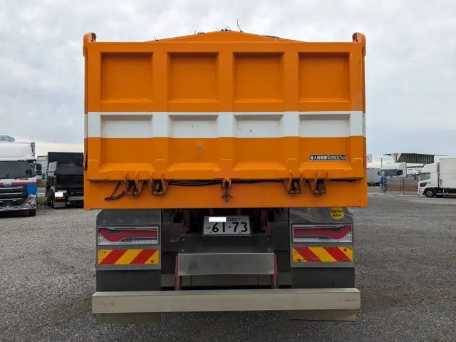 いすゞ ギガ 2PG-CYM77C(6x2)の写真5