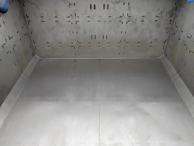 いすゞ ギガ 2PG-CYM77C(6x2)の写真18