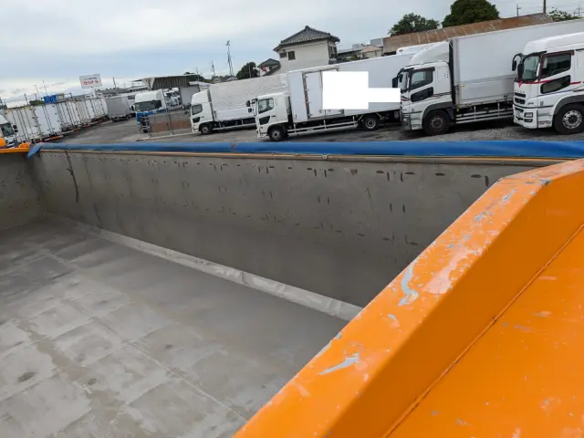 いすゞ ギガ 2PG-CYM77C(6x2)の写真22