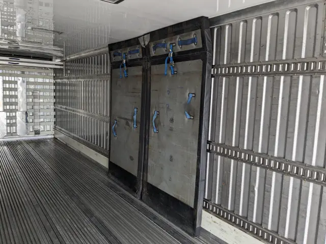 日野 プロフィア 2DG-FS1EHG(6x2)の写真18