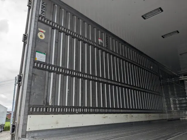 日野 プロフィア 2DG-FS1EHG(6x2)の写真19