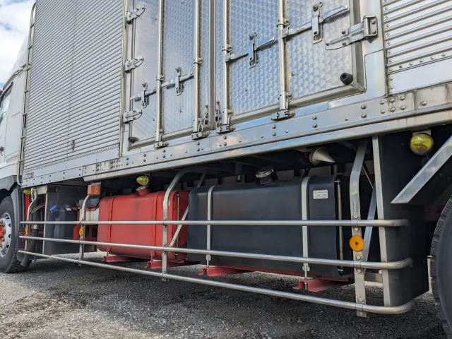 日野 プロフィア 2DG-FS1EHG(6x2)の写真29