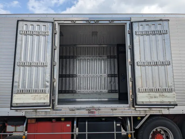 日野 プロフィア 2DG-FS1EHG(6x2)の写真30