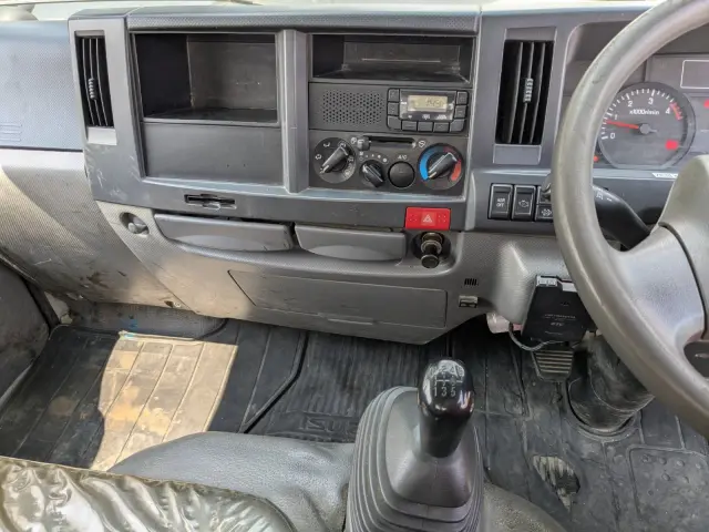 いすゞ エルフ TPG-NKR85AN(2WD)の写真11