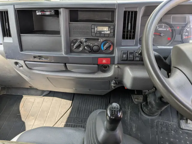 いすゞ エルフ TPG-NKR85AN(2WD)の写真26