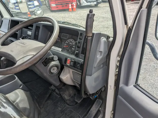 いすゞ エルフ TPG-NKR85AD(2WD)の写真9