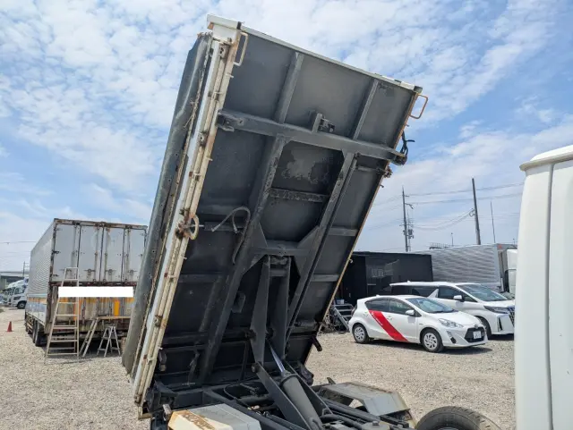 いすゞ エルフ TPG-NKR85AN(2WD)の写真13