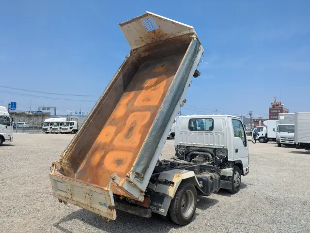 いすゞ エルフ TPG-NKR85AN(2WD)の写真20