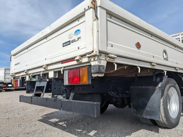 いすゞ エルフ TPG-NNR85AR(2WD)の写真6