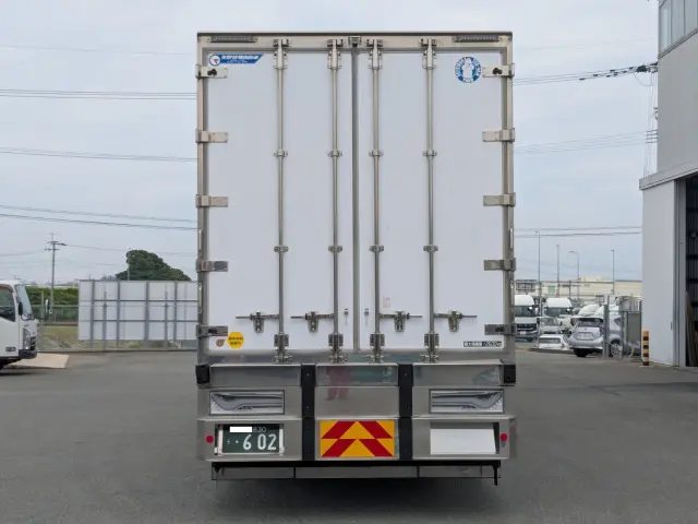 いすゞ ギガ 2PG-CYL77DA(6x2)の写真7