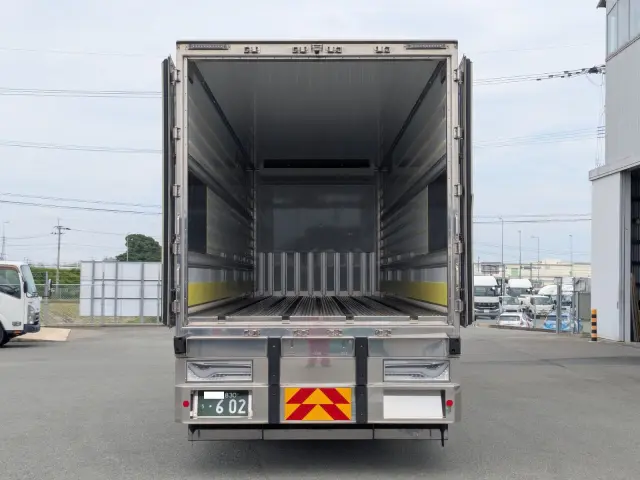いすゞ ギガ 2PG-CYL77DA(6x2)の写真8