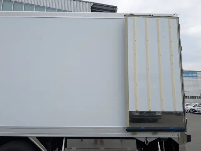 いすゞ ギガ 2PG-CYL77DA(6x2)の写真14