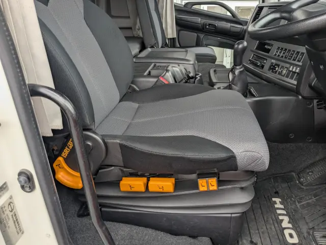 日野 プロフィア QPG-SH1EEDG(2WD)の写真12