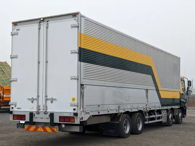 いすゞ ギガ QKG-CYJ77A(8x4)の写真4