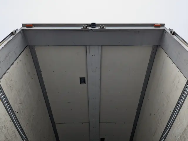 いすゞ ギガ QKG-CYJ77A(8x4)の写真10