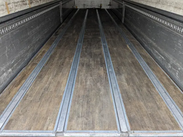 いすゞ ギガ QKG-CYJ77A(8x4)の写真11