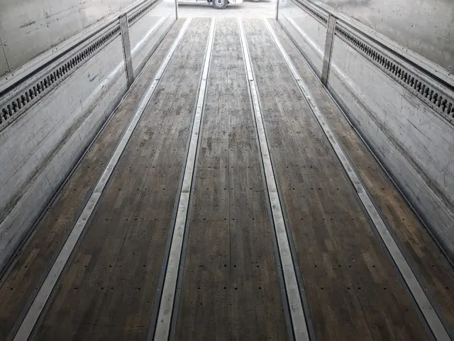 いすゞ ギガ QKG-CYJ77A(8x4)の写真15