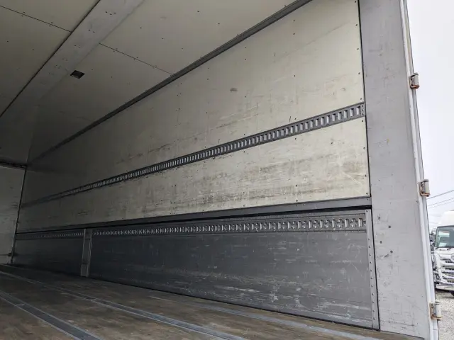 いすゞ ギガ QKG-CYJ77A(8x4)の写真16