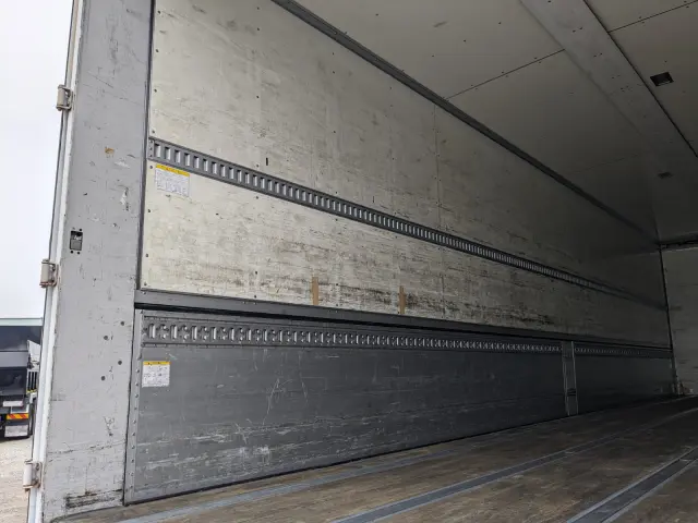 いすゞ ギガ QKG-CYJ77A(8x4)の写真17