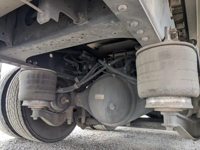 いすゞ ギガ QKG-CYJ77A(8x4)の写真23