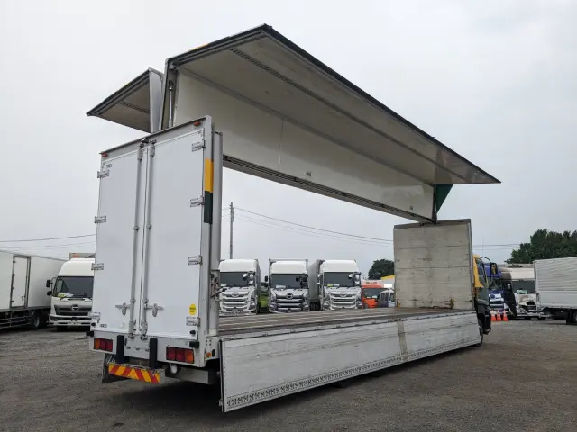 いすゞ ギガ QKG-CYJ77A(8x4)の写真37