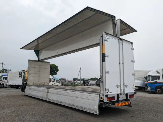 いすゞ ギガ QKG-CYJ77A(8x4)の写真39