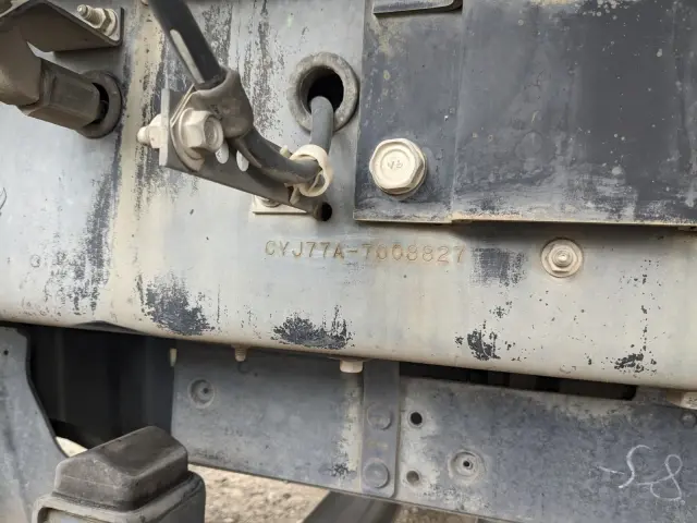 いすゞ ギガ QKG-CYJ77A(8x4)の写真42