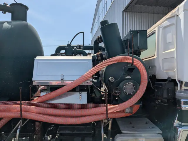 UD クオン QKG-CD5YL(6x2)の写真14