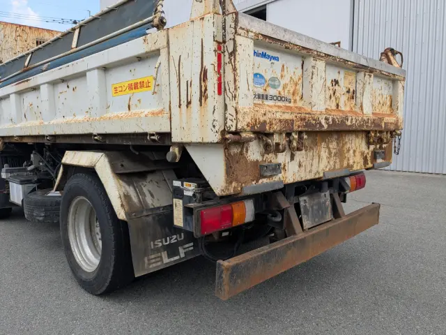 いすゞ エルフ TPG-NKR85AN(2WD)の写真5