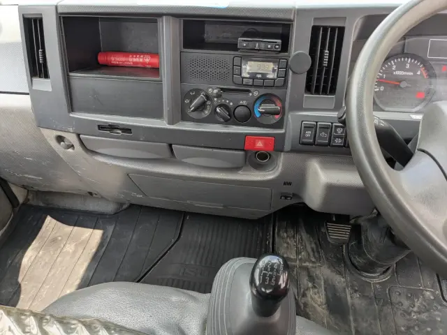 いすゞ エルフ TPG-NKR85AN(2WD)の写真11
