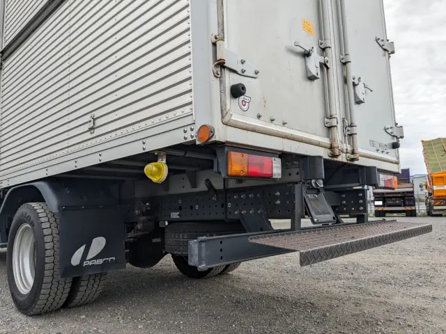 三菱 キャンター TPG-FEA50(2WD)の写真7