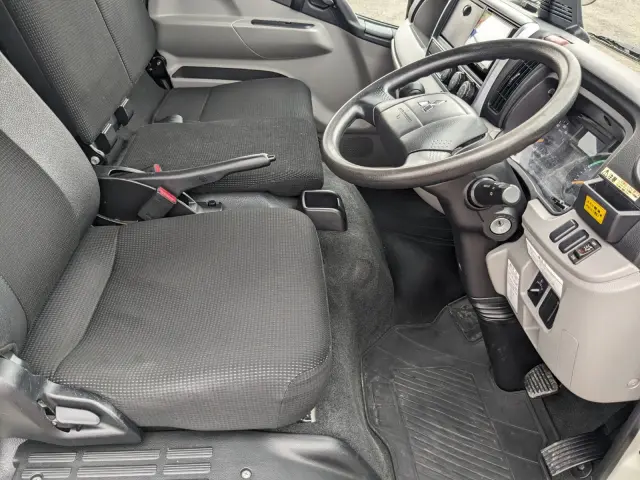 三菱 キャンター TPG-FEA50(2WD)の写真9