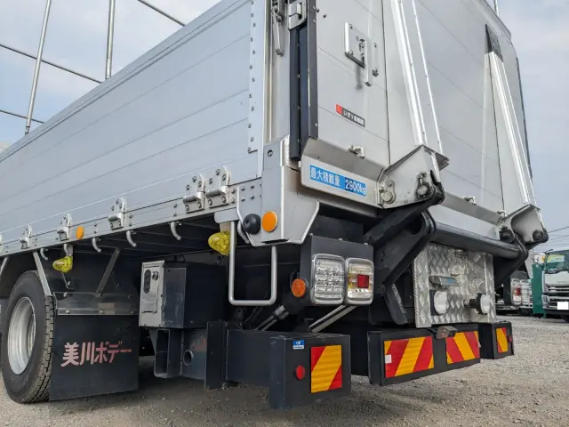 いすゞ フォワード TKG-FRR90T2(2WD)の写真7