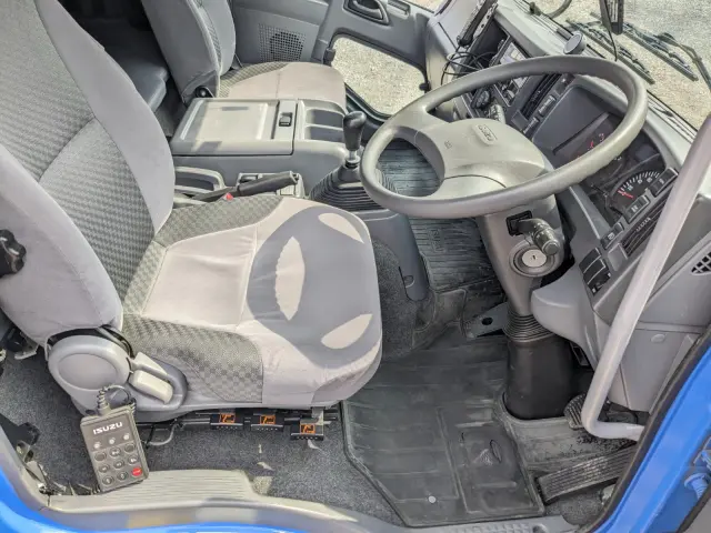 いすゞ フォワード TKG-FRR90T2(2WD)の写真25