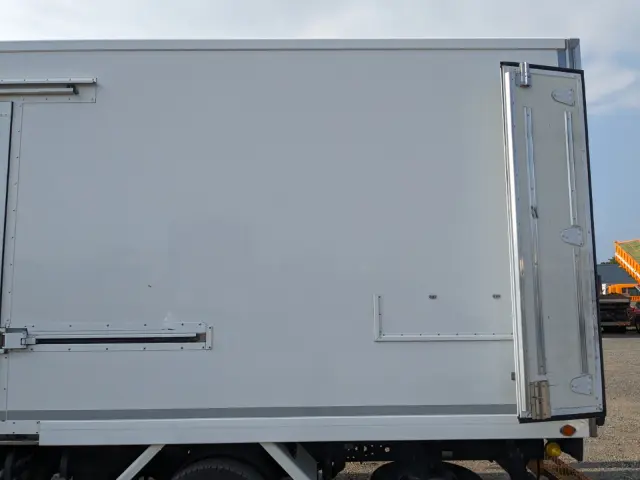 いすゞ エルフ 2PG-NPS88AN(4WD)の写真20
