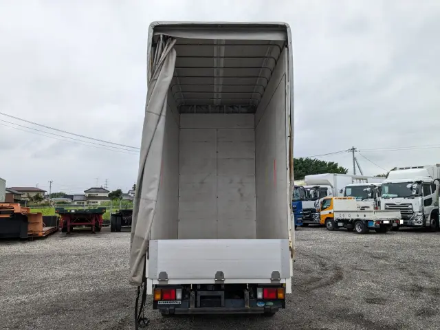 いすゞ エルフ BKG-NHR85A(2WD)の写真9