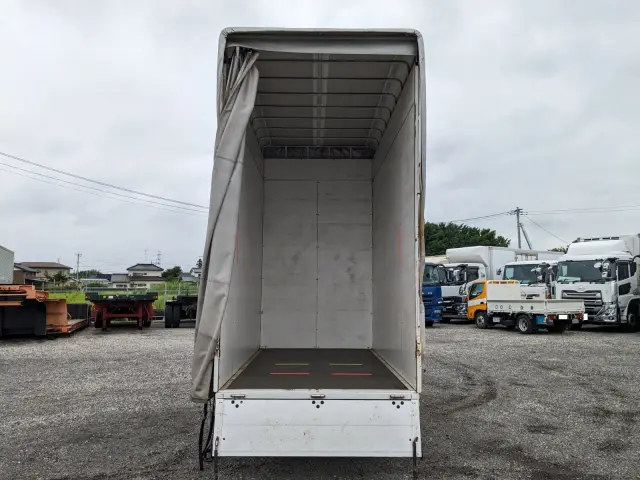 いすゞ エルフ BKG-NHR85A(2WD)の写真10